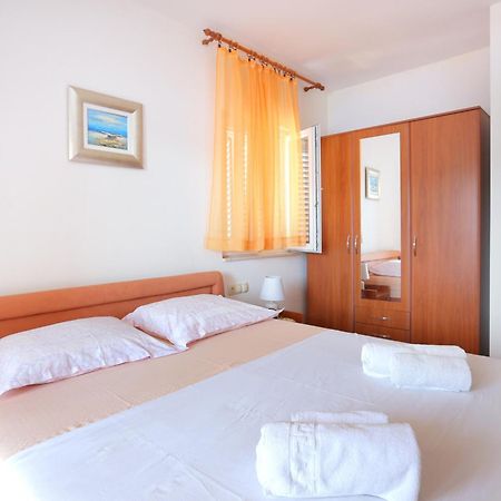 Apartments By The Sea Seget Vranjica, Trogir - 13771 Ruang foto