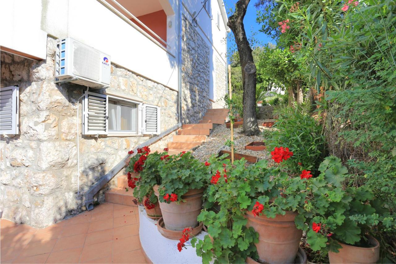 Apartments By The Sea Seget Vranjica, Trogir - 13771 Bagian luar foto