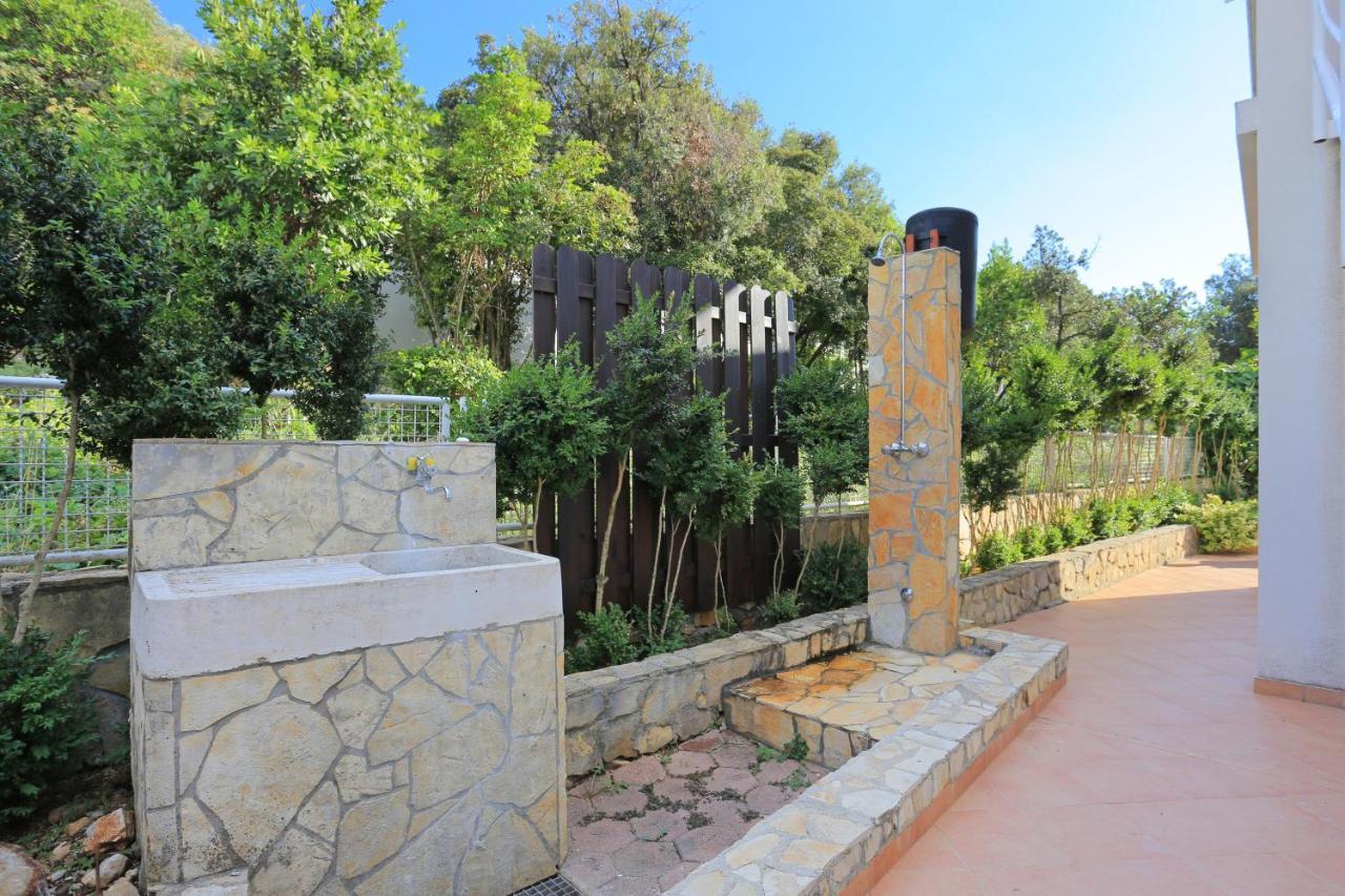 Apartments By The Sea Seget Vranjica, Trogir - 13771 Bagian luar foto