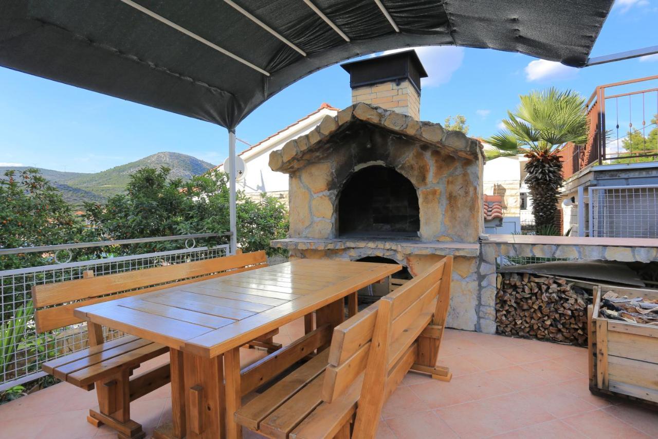 Apartments By The Sea Seget Vranjica, Trogir - 13771 Bagian luar foto