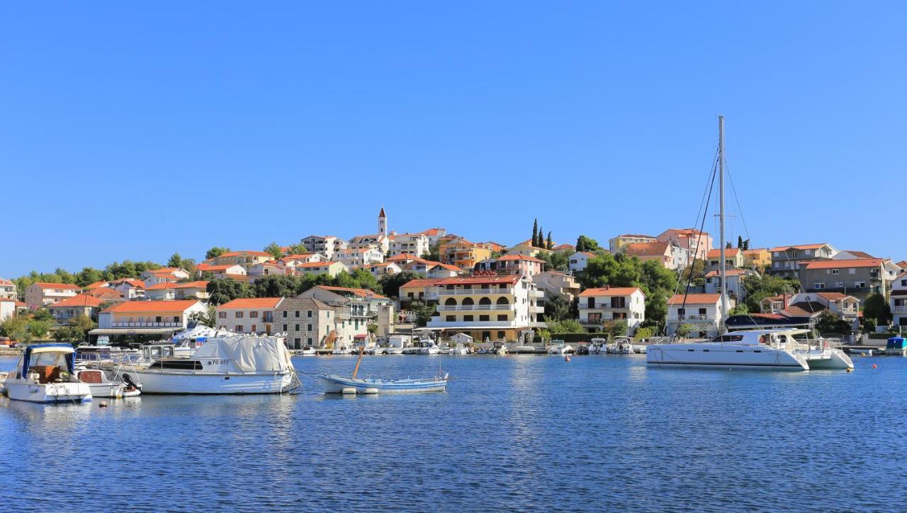 Apartments By The Sea Seget Vranjica, Trogir - 13771 Bagian luar foto