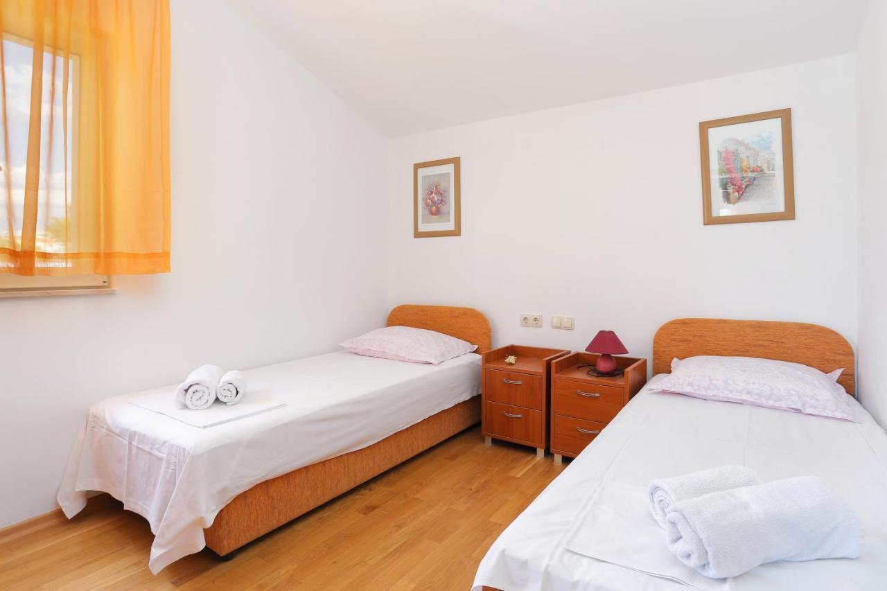 Apartments By The Sea Seget Vranjica, Trogir - 13771 Bagian luar foto