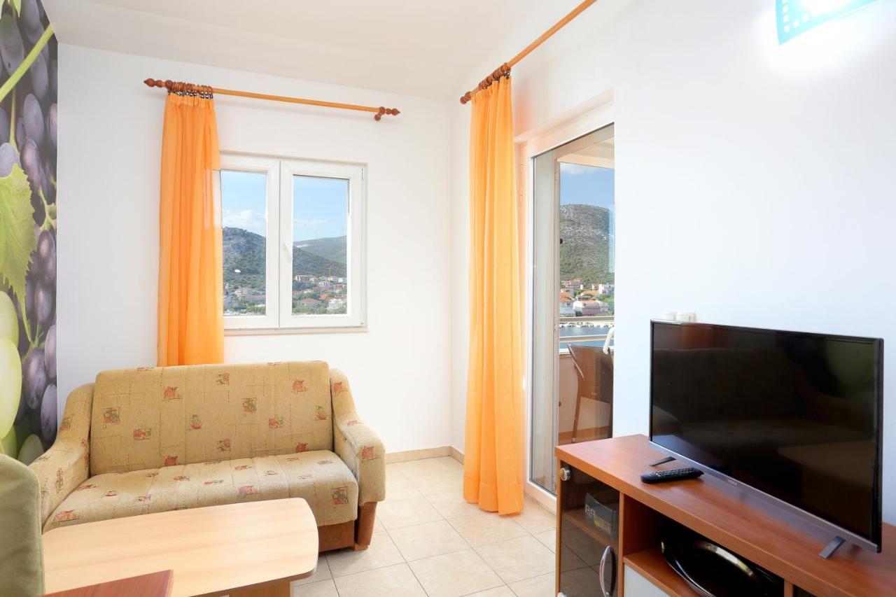 Apartments By The Sea Seget Vranjica, Trogir - 13771 Bagian luar foto