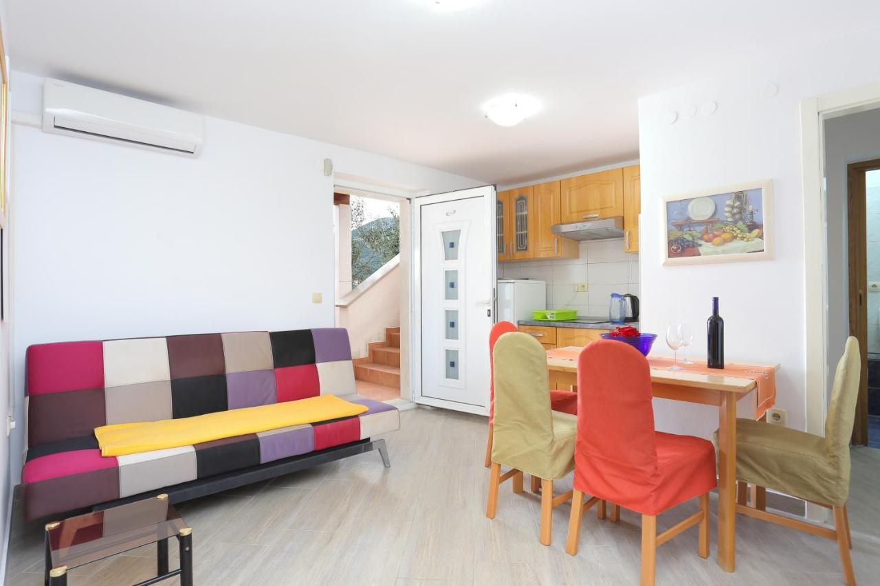 Apartments By The Sea Seget Vranjica, Trogir - 13771 Bagian luar foto