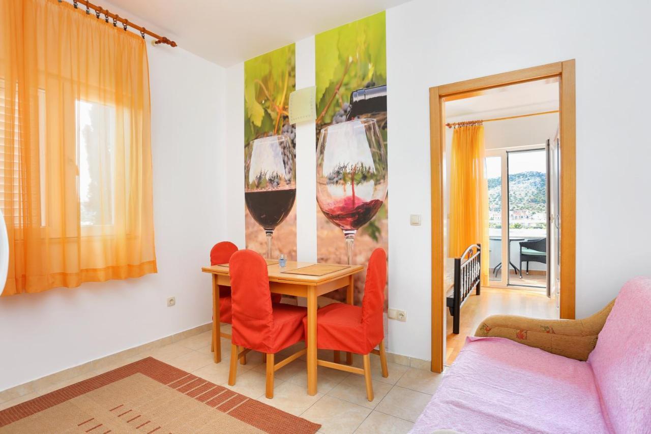 Apartments By The Sea Seget Vranjica, Trogir - 13771 Bagian luar foto