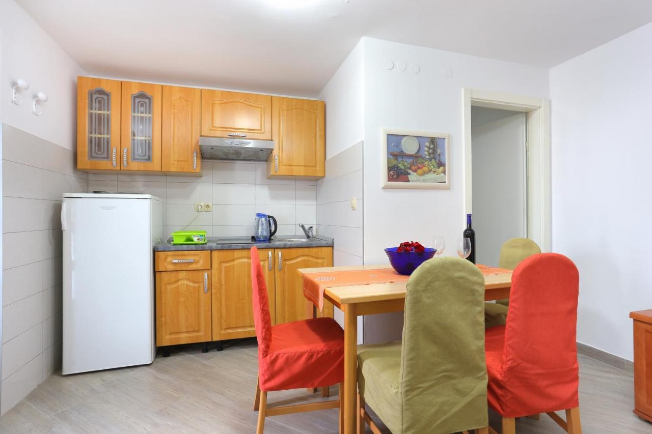 Apartments By The Sea Seget Vranjica, Trogir - 13771 Bagian luar foto