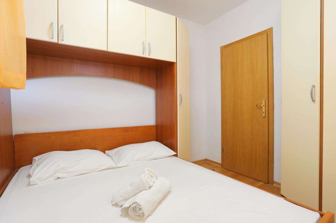 Apartments By The Sea Seget Vranjica, Trogir - 13771 Bagian luar foto