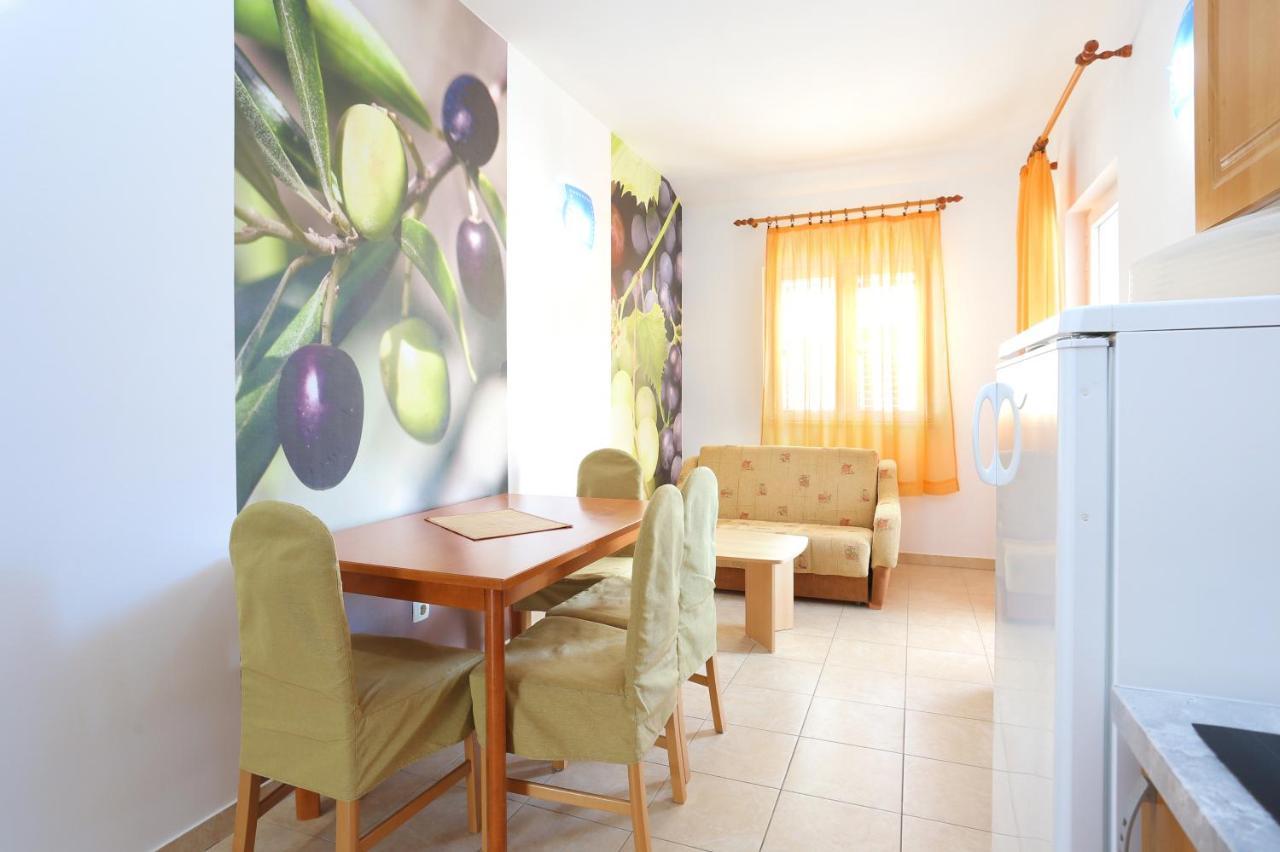 Apartments By The Sea Seget Vranjica, Trogir - 13771 Bagian luar foto