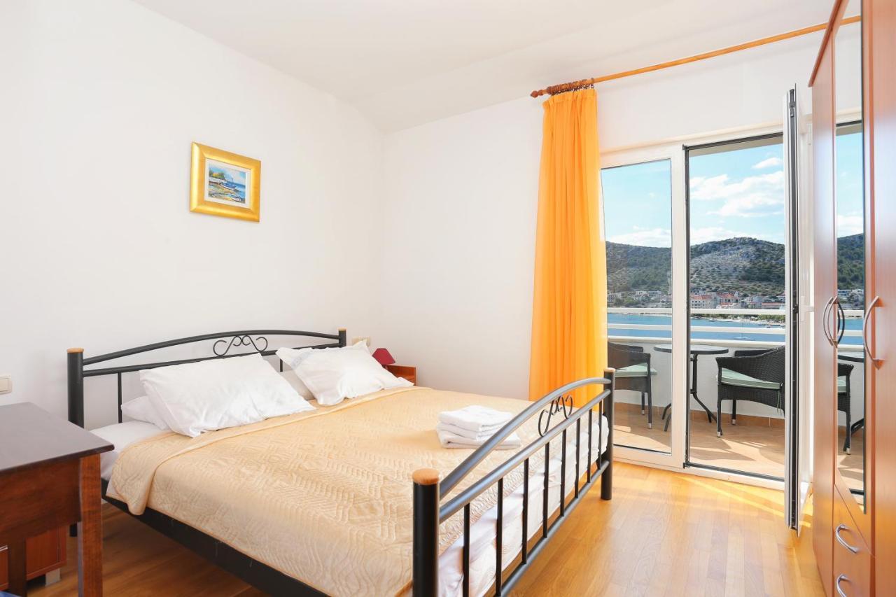Apartments By The Sea Seget Vranjica, Trogir - 13771 Bagian luar foto
