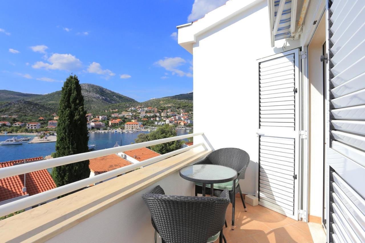 Apartments By The Sea Seget Vranjica, Trogir - 13771 Bagian luar foto