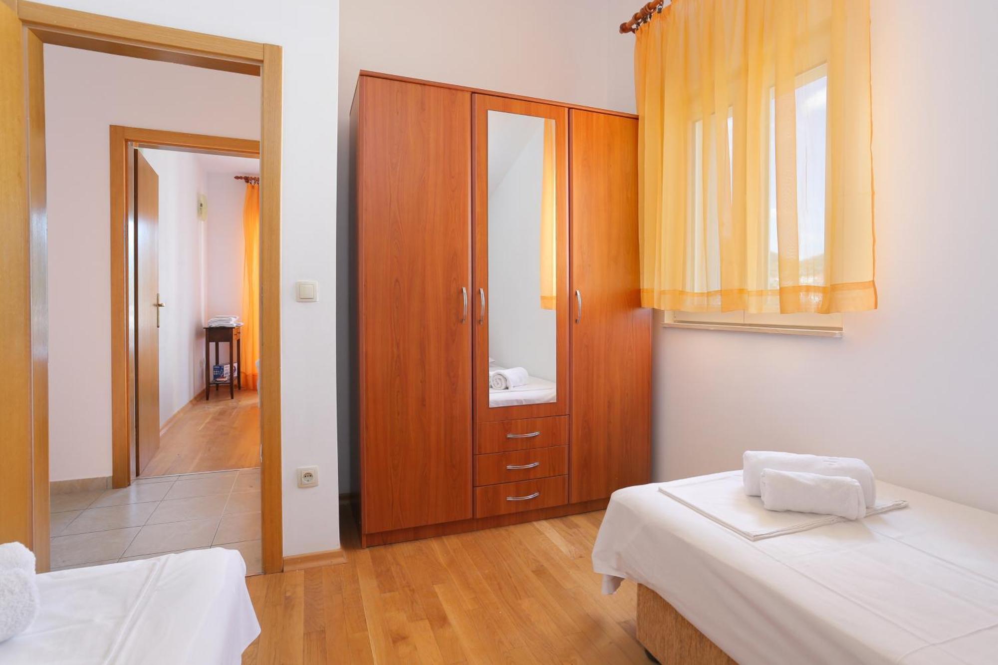 Apartments By The Sea Seget Vranjica, Trogir - 13771 Ruang foto