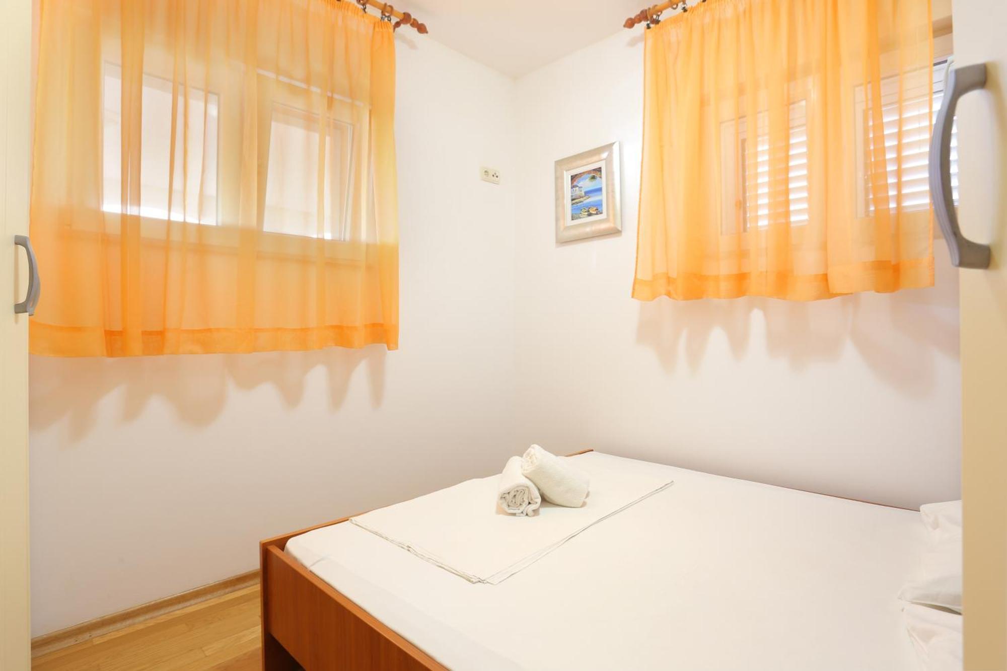Apartments By The Sea Seget Vranjica, Trogir - 13771 Ruang foto